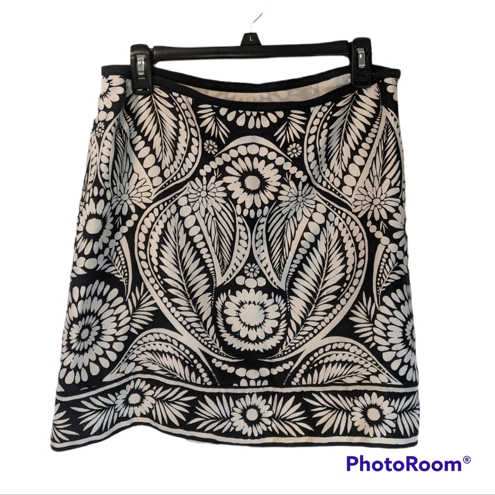Banana Republic Silk Floral Mini A-line Skirt Black/White Size 6 Petite
